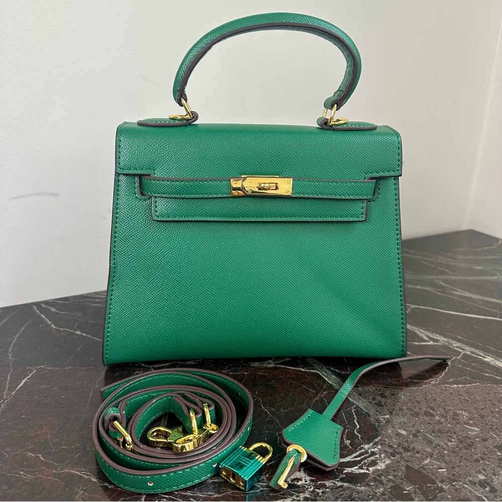 Classic Leather Hangbag Gold Lock